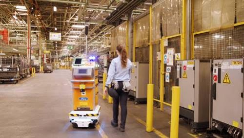 Ford evoluciona sus l&iacute;neas de producci&oacute;n con un robot con tecnolog&iacute;a de conducci&oacute;n aut&oacute;noma