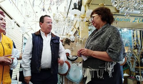 Humberto Lozano se compromete a combatir la inseguridad en el mercado de La Lagunilla